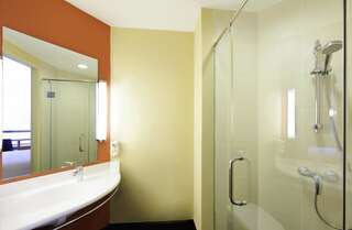 Отель Ibis Sofia Airport Hotel София Стандартный двухместный номер с 1 кроватью-10
