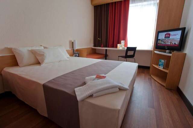 Отель Ibis Sofia Airport Hotel София-21