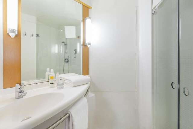 Отель Ibis Sofia Airport Hotel София-33