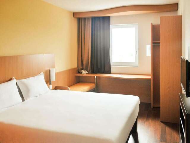 Отель Ibis Sofia Airport Hotel София-36