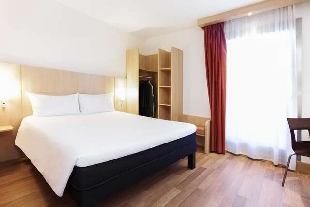 Отель Ibis Sofia Airport Hotel София-6