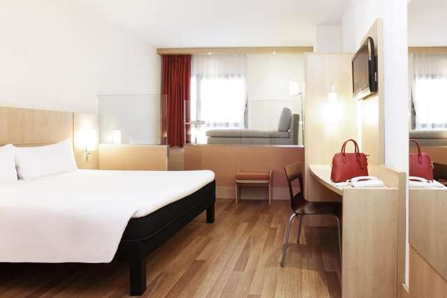 Отель Ibis Sofia Airport Hotel София-49
