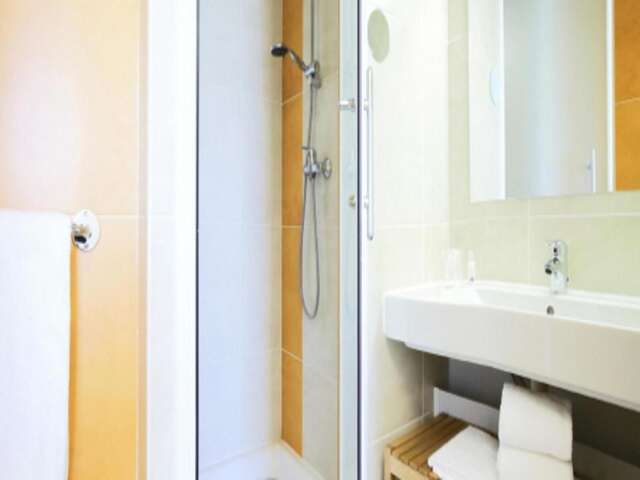 Отель Ibis Sofia Airport Hotel София-57